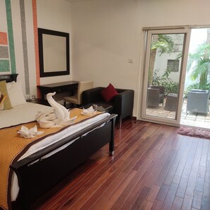 Garden Villa | Premium bedding, down comforters, memory foam beds, minibar