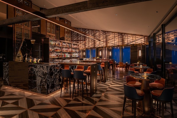 2 bars/lounges, rooftop bar, lobby lounge