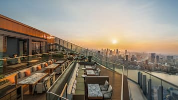 4 restaurants, breakfast, lunch, dinner served; Italian cuisine