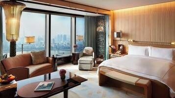 1 slaapkamer, donsdekens, een kluis op de kamer, een bureau