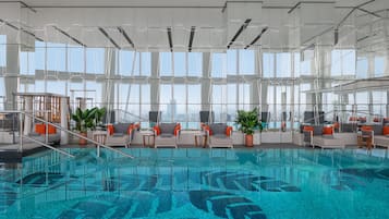 2 piscine coperte, con ingresso dalle 06:00 alle 22:00, lettini