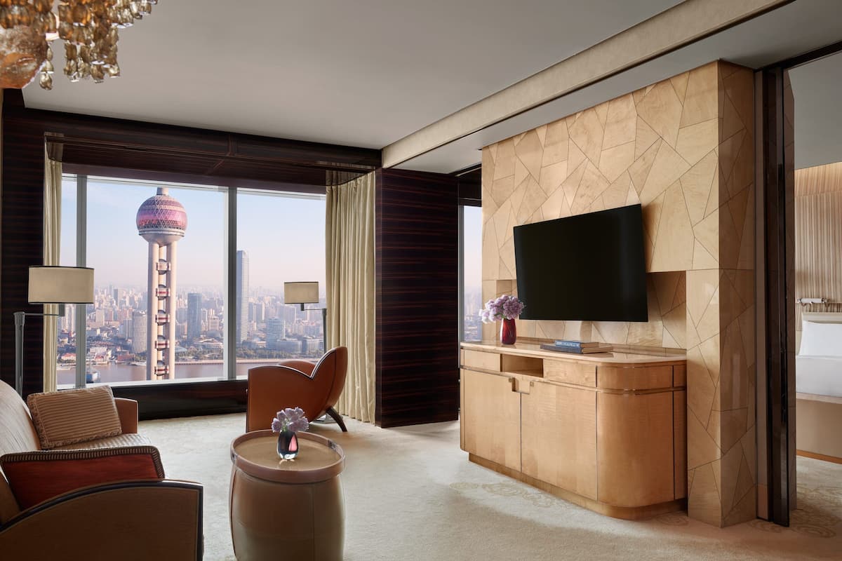 Club Suite, 1 Bedroom, Non Smoking | 1 bedroom, down comforters, in-room safe, desk