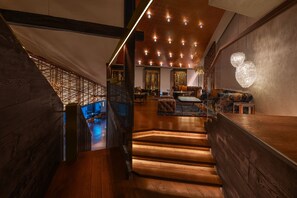 4 restaurants, breakfast, lunch, dinner served; Italian cuisine  - The Ritz-Carlton Shanghai, Pudong (Shanghai)