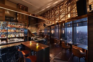 4 间餐厅，供应早餐、午餐、晚餐和早午餐