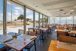 Breakfast, lunch and dinner served  - Arena Copacabana Hotel (Rio de Janeiro)