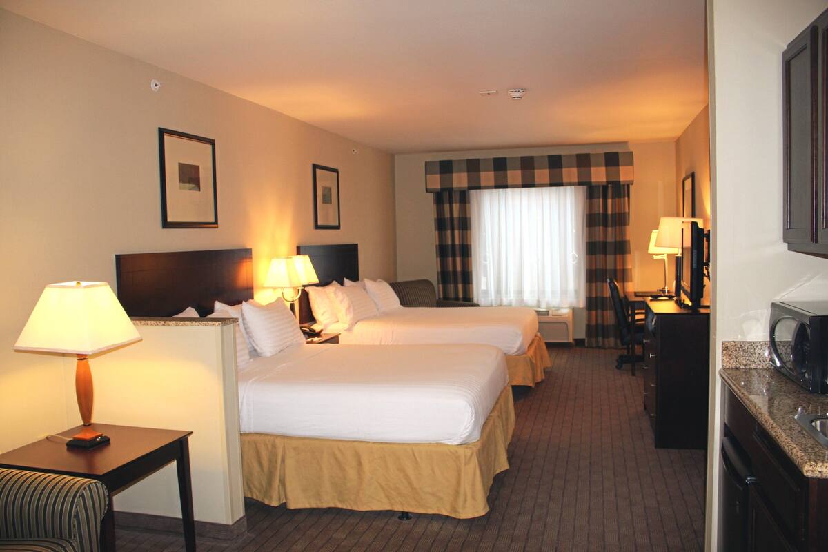 In-room safe, desk, iron/ironing board, free cots/infant beds