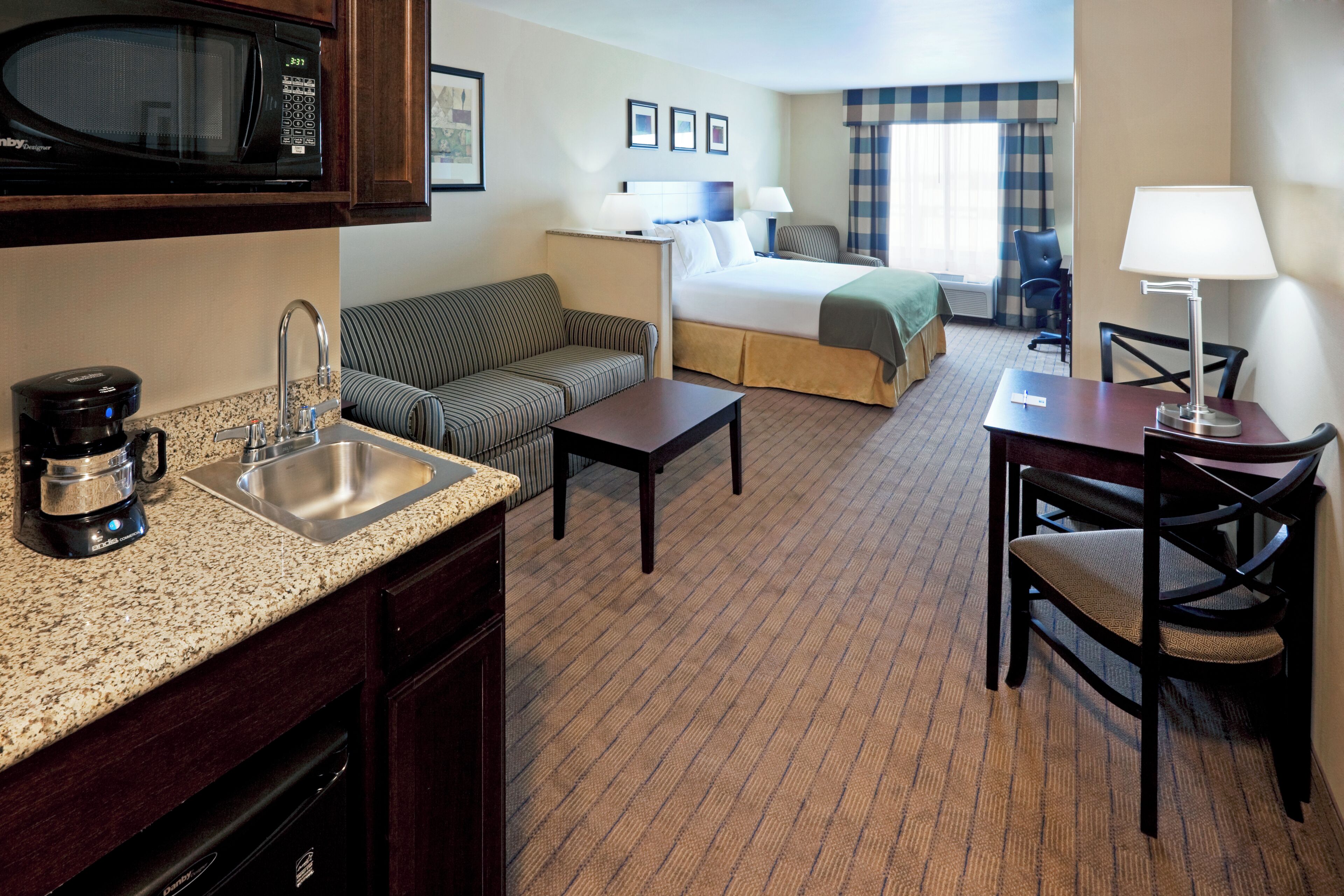 1 bedroom, in-room safe, desk, iron/ironing board