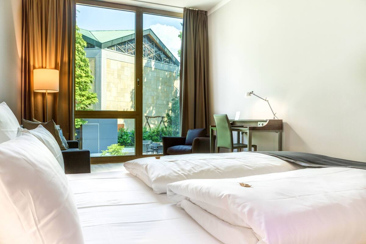 junior suite | hypo-allergenic bedding, minibar, in-room safe, desk