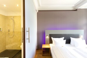 Hypo-allergenic bedding, minibar, in-room safe, desk