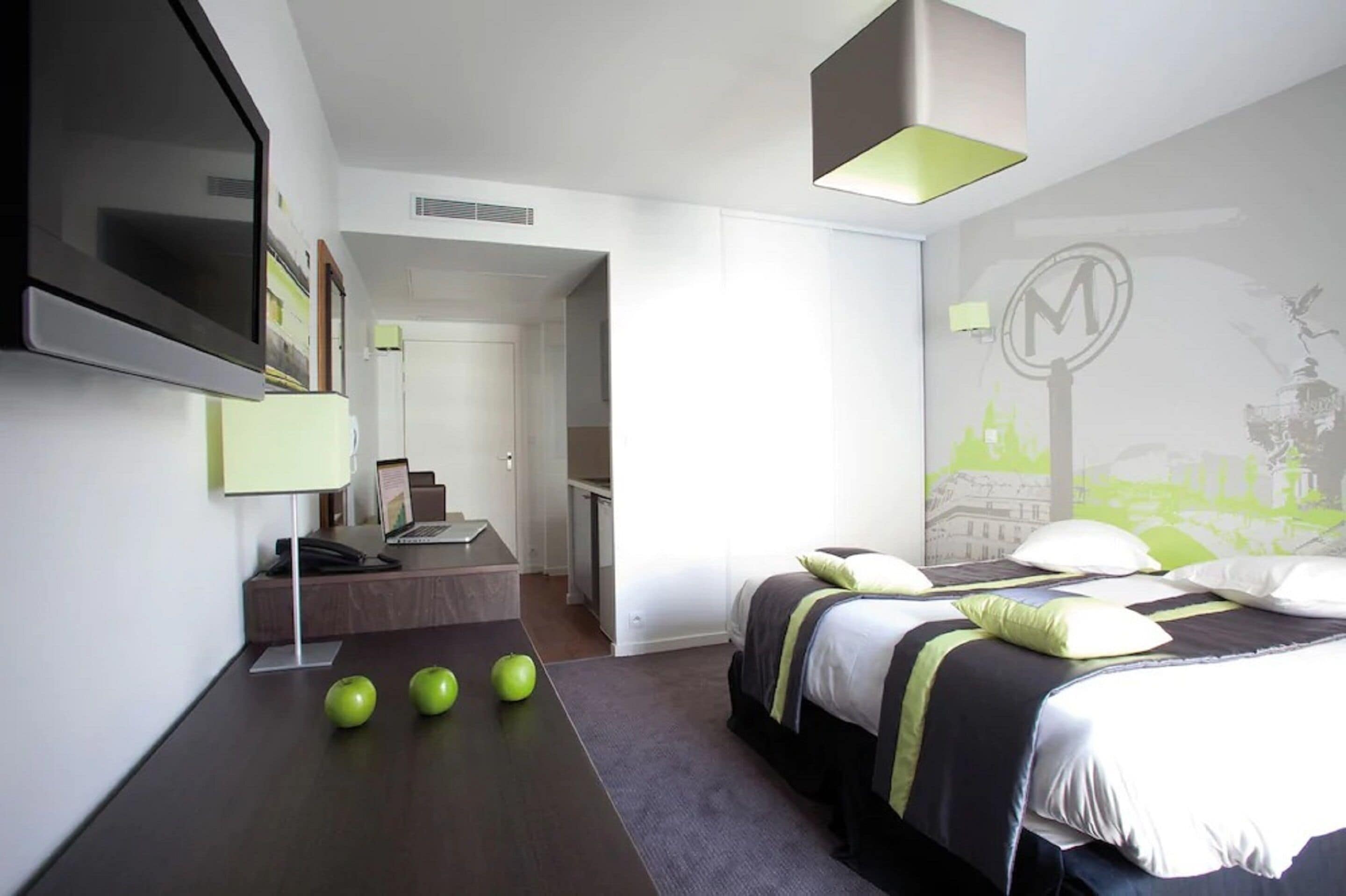 Superior Studio | Desk, blackout drapes, iron/ironing board (on request), WiFi (free)