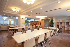 Serveert ontbijt