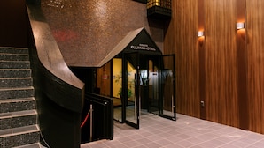 Interior entrance - Osaka Fujiya (Osaka)
