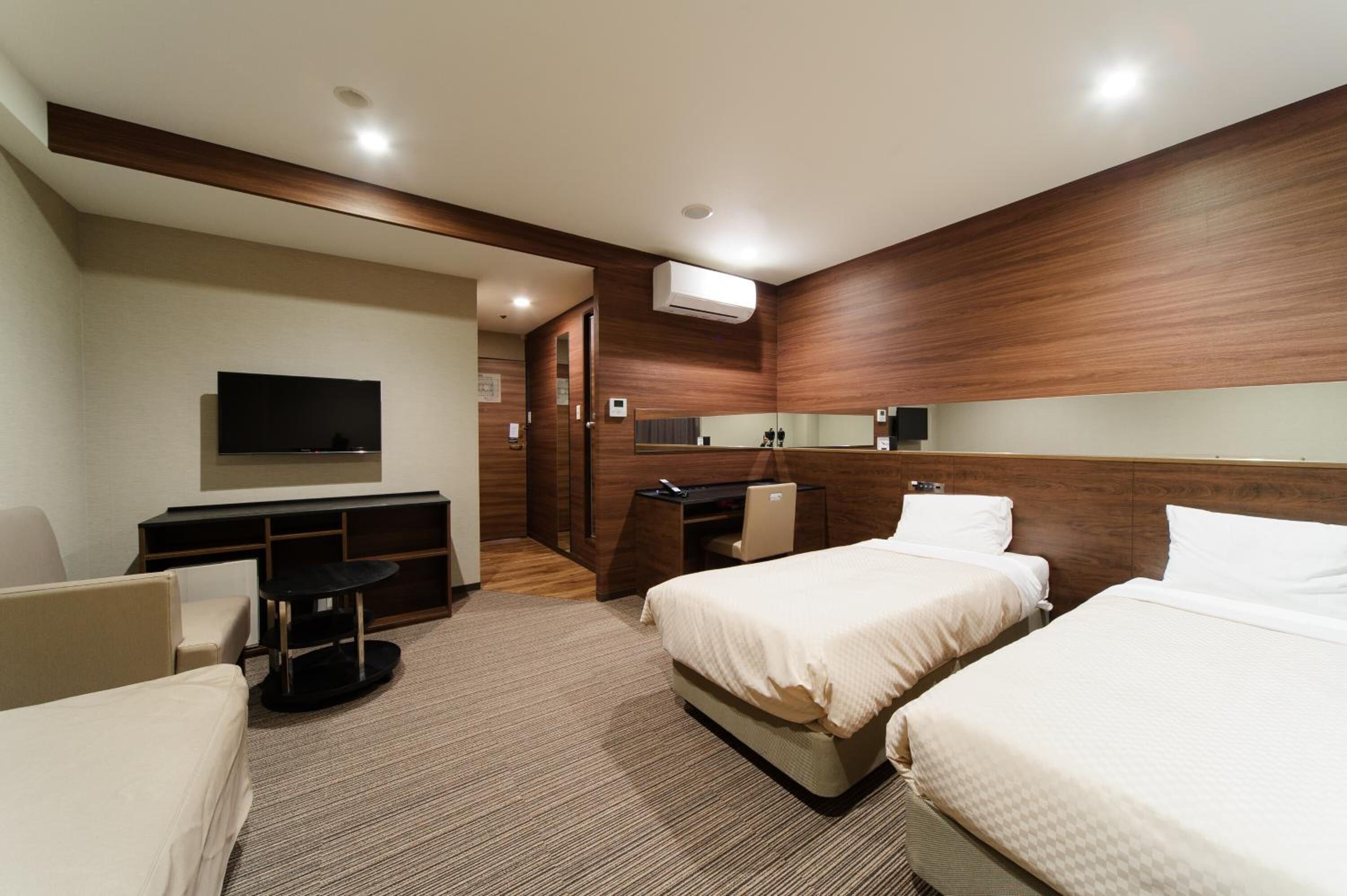 Triple Room, Smoking (23 Square meter)