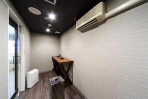 Combined shower/tub, hair dryer, slippers, bidet