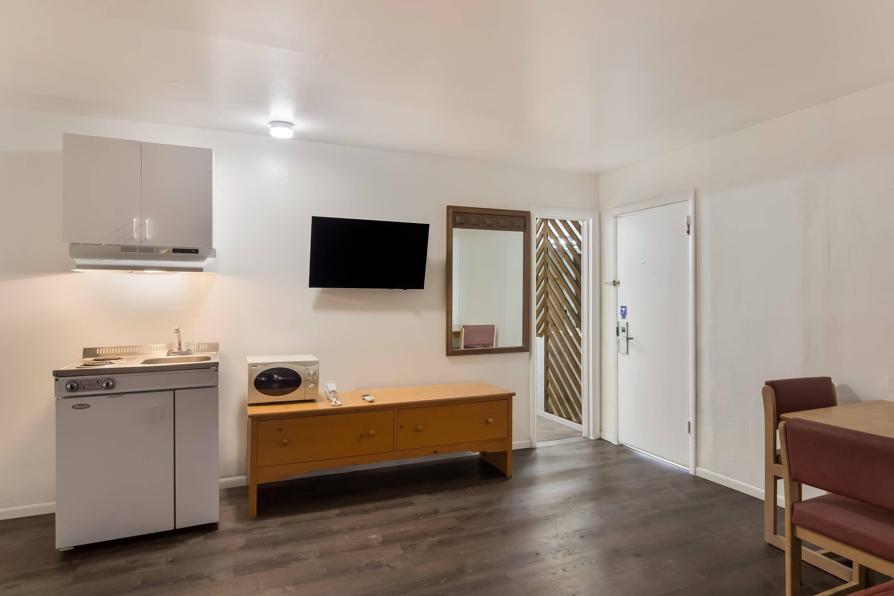 Standard Room, 2 Double Beds, Non Smoking (2 burner cooktop) | Egyptian cotton sheets, premium bedding, desk, laptop workspace