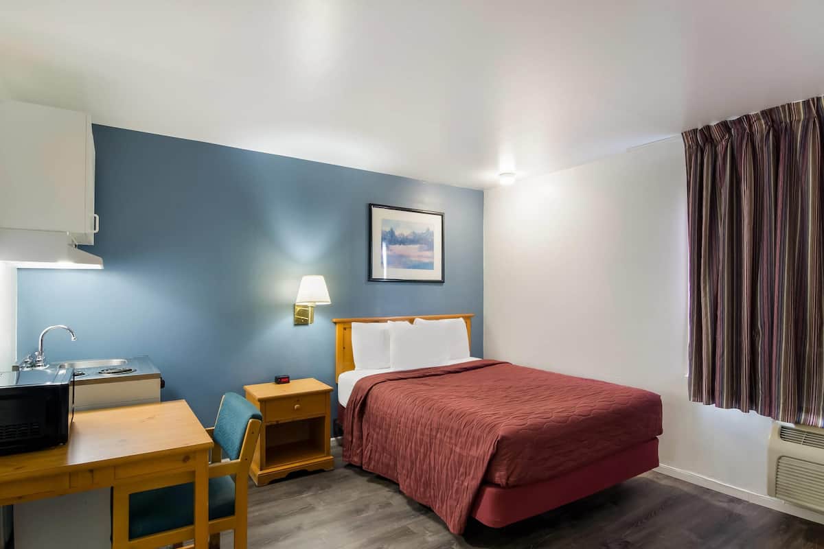Egyptian cotton sheets, premium bedding, desk, laptop workspace