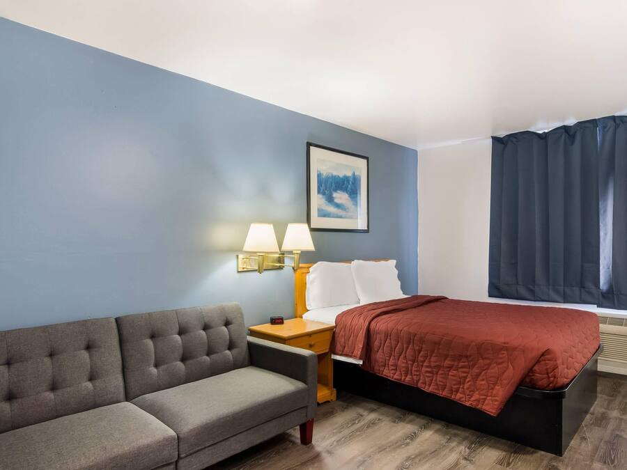 Suite, 1 Queen Bed, Non Smoking (Non-Pet Friendly) | Egyptian cotton sheets, premium bedding, desk, laptop workspace