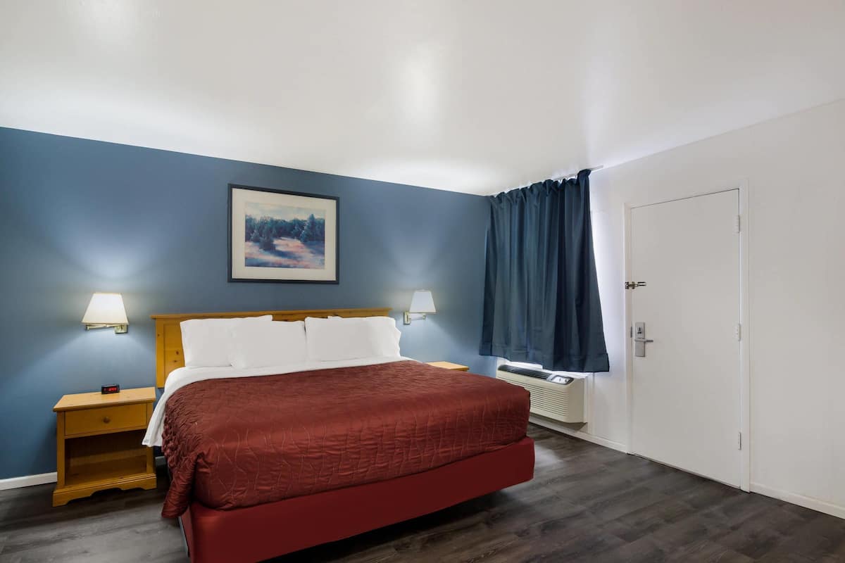 Egyptian cotton sheets, premium bedding, desk, laptop workspace