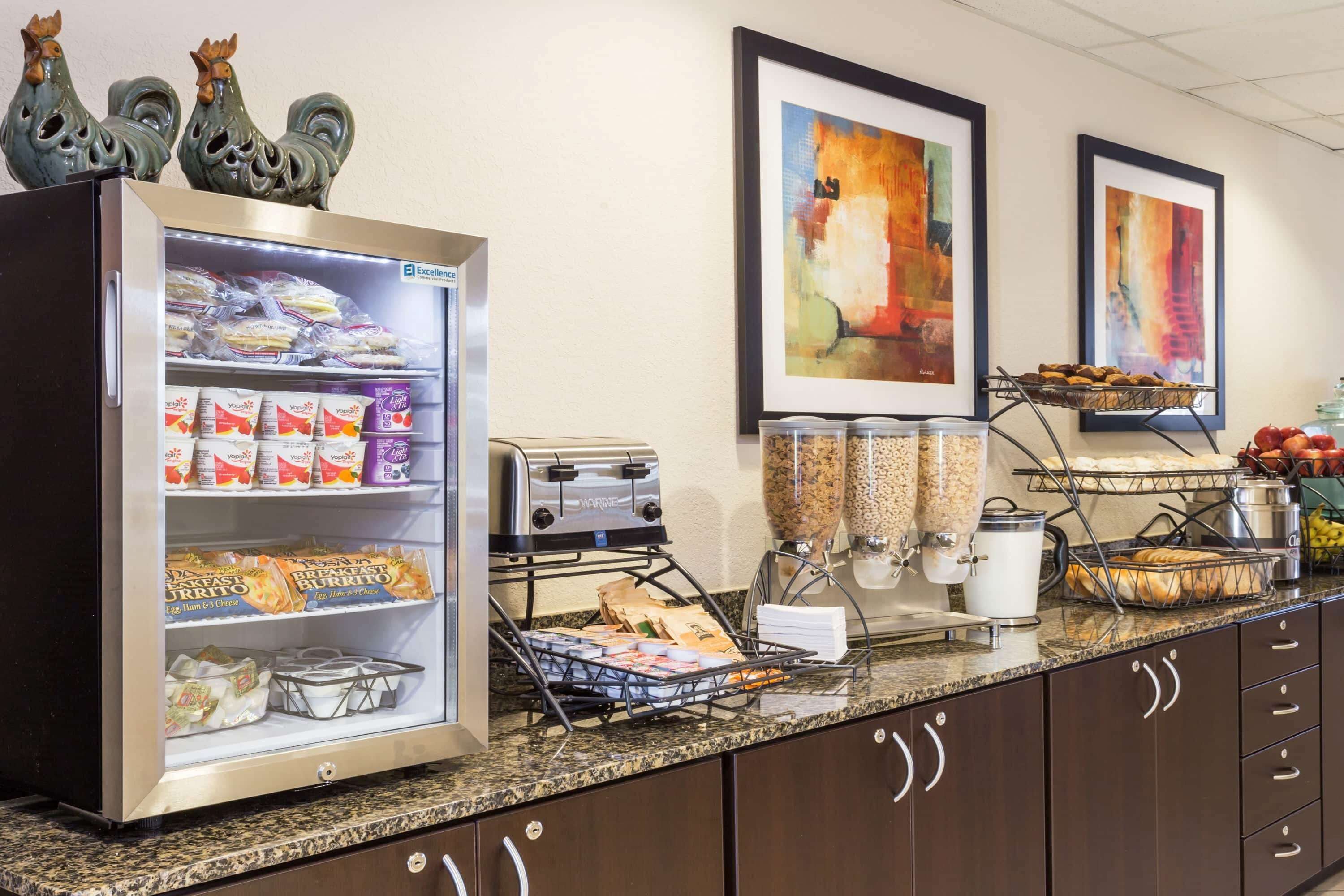 free daily continental breakfast