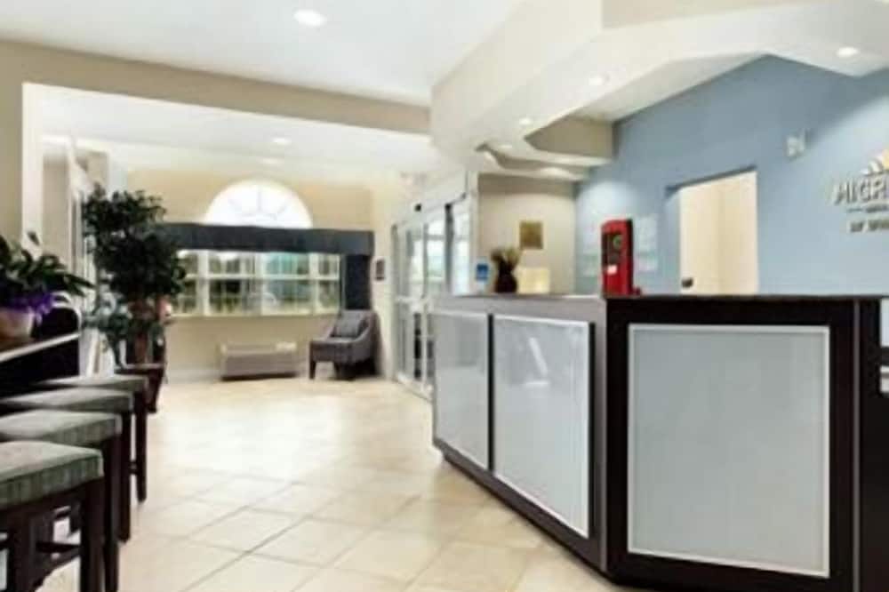 Microtel Inn & Suites by Wyndham Spring Hill/Weeki Wachee