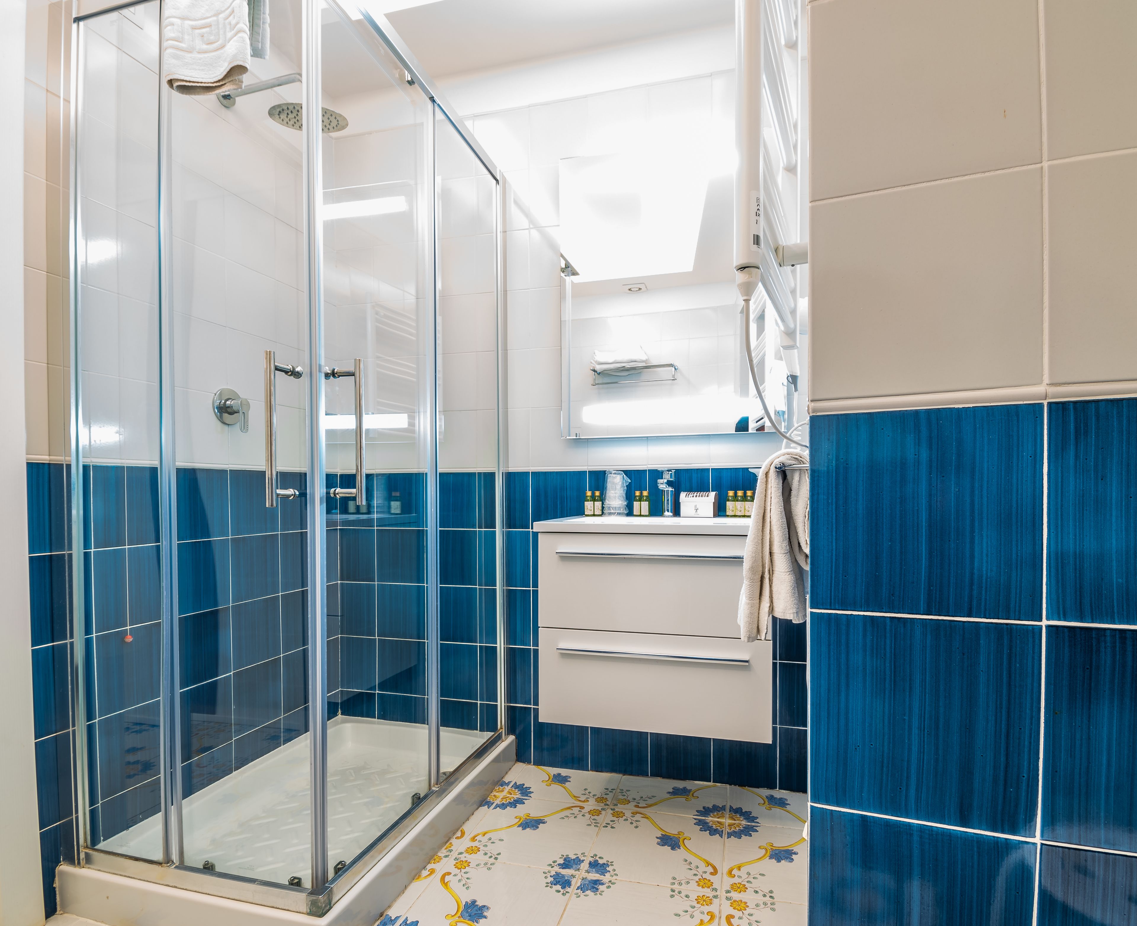 standard double or twin room, annex building | bathroom | free toiletries, hair dryer, bathrobes, slippers