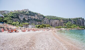 Private beach, beach towels, beach bar