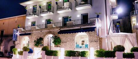 Facciata della struttura