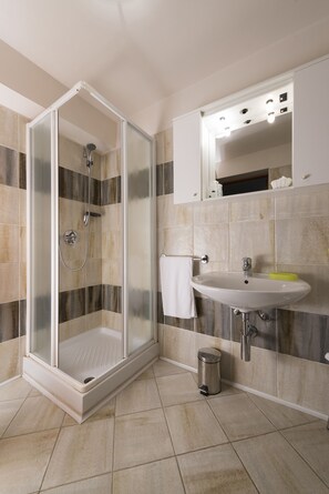 Shower, hair dryer, towels - Armanac De Toubie (Arnad)