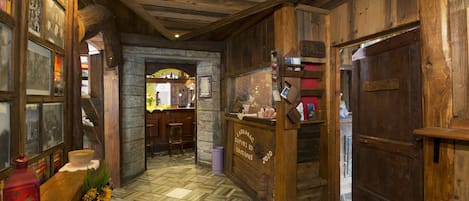 Coin salon dans le hall