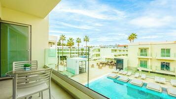Deluxe Double or Twin Room | In-room safe, soundproofing, free WiFi, bed sheets