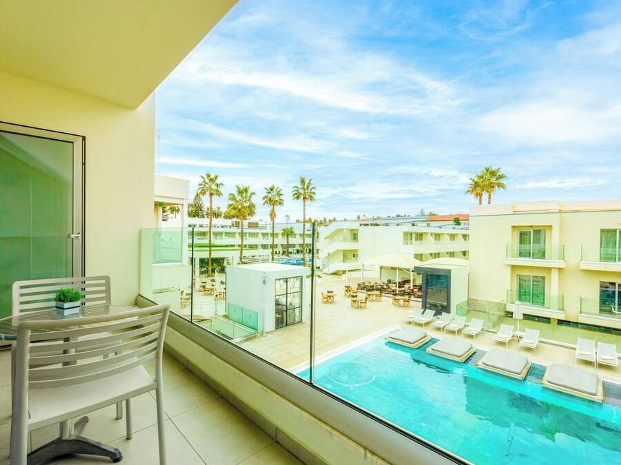 Deluxe kamer, 1 twee- of 2 eenpersoonsbedden | Een kluis op de kamer, geluiddichte muren, gratis wifi, beddengoed