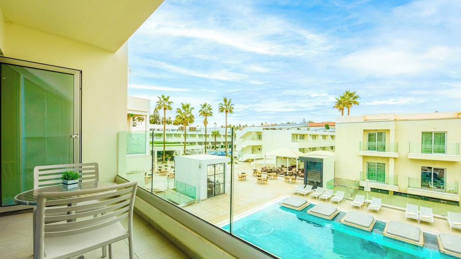 Melpo Antia Hotel & Suites