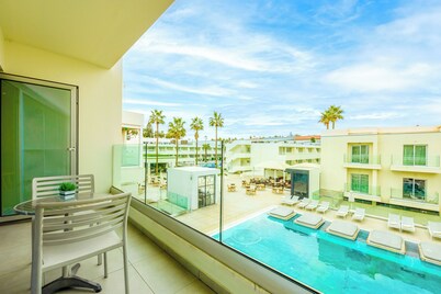  Melpo Antia Hotel & Suites