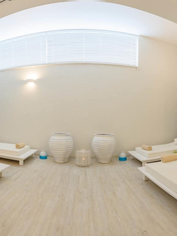 Couples treatment room(s), body treatments, aromatherapy, body wraps