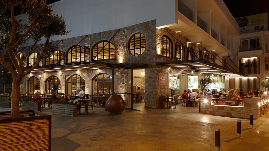 Melpo Antia Hotel & Suites