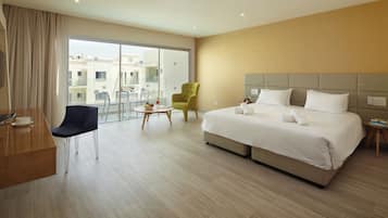 Deluxe Double or Twin Room | In-room safe, soundproofing, free WiFi, bed sheets