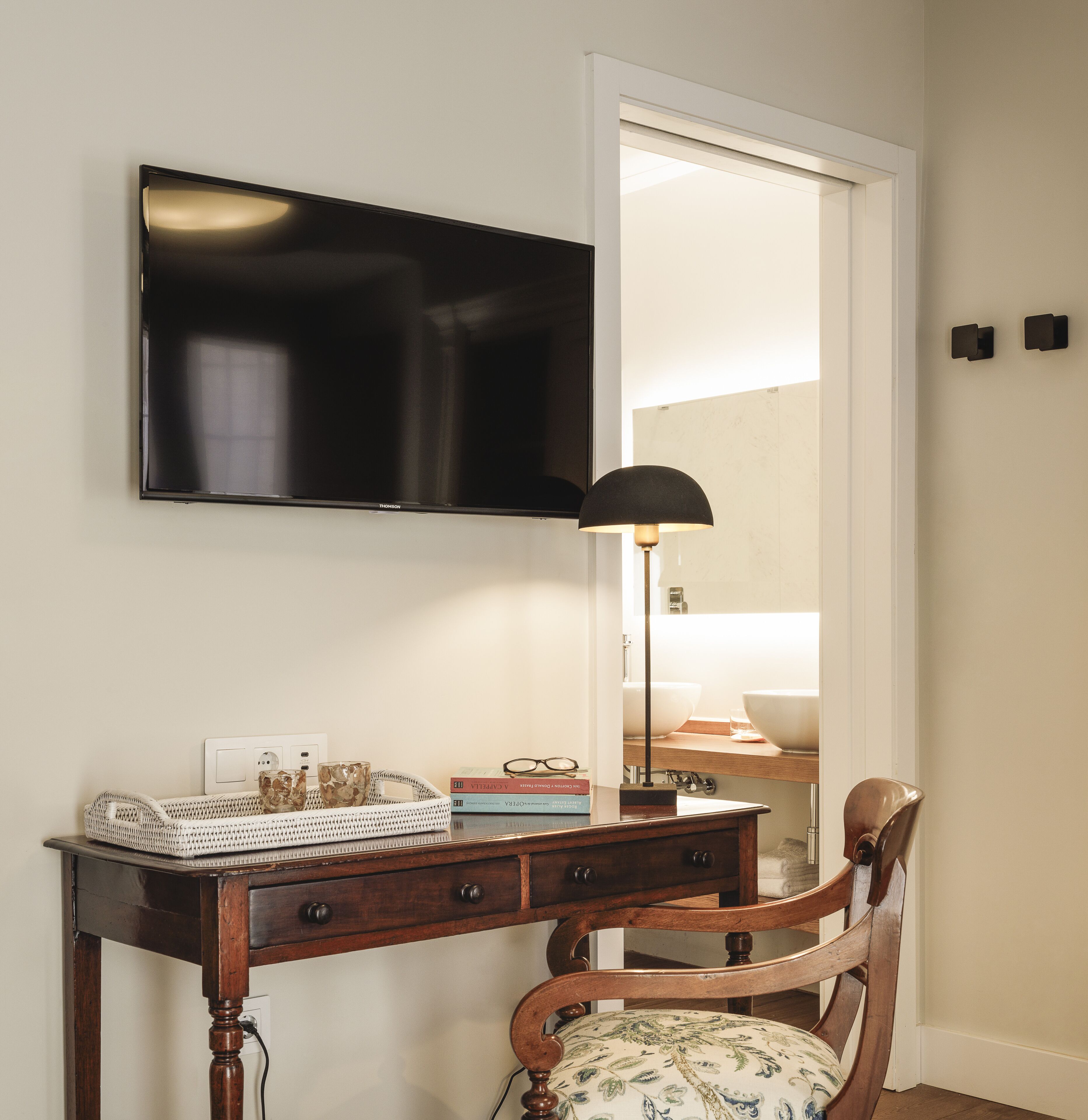 junior suite | 1 bedroom, egyptian cotton sheets, premium bedding, down duvets