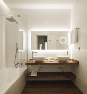 Superior Double Room | Bathroom | Free toiletries, hair dryer, bathrobes, slippers