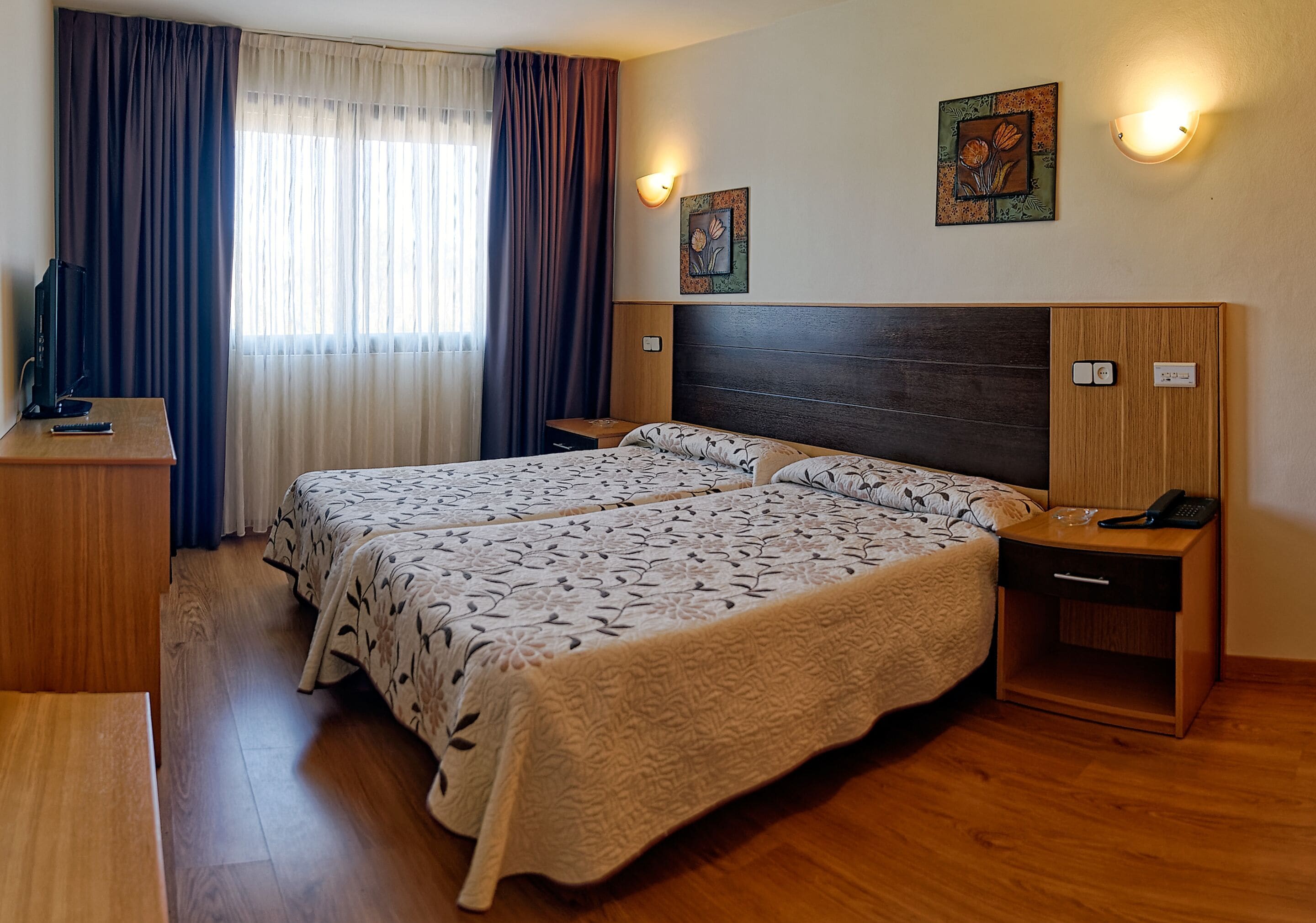 Una cassaforte in camera, ferro/asse da stiro