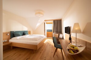 55 厘米平面電視連衛星電視頻道、電視、乒乓球設施