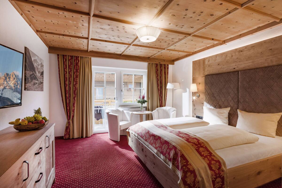 classic double room, balcony, mountain view (vogelsang) | premium bedding, in-room safe, desk, blackout curtains