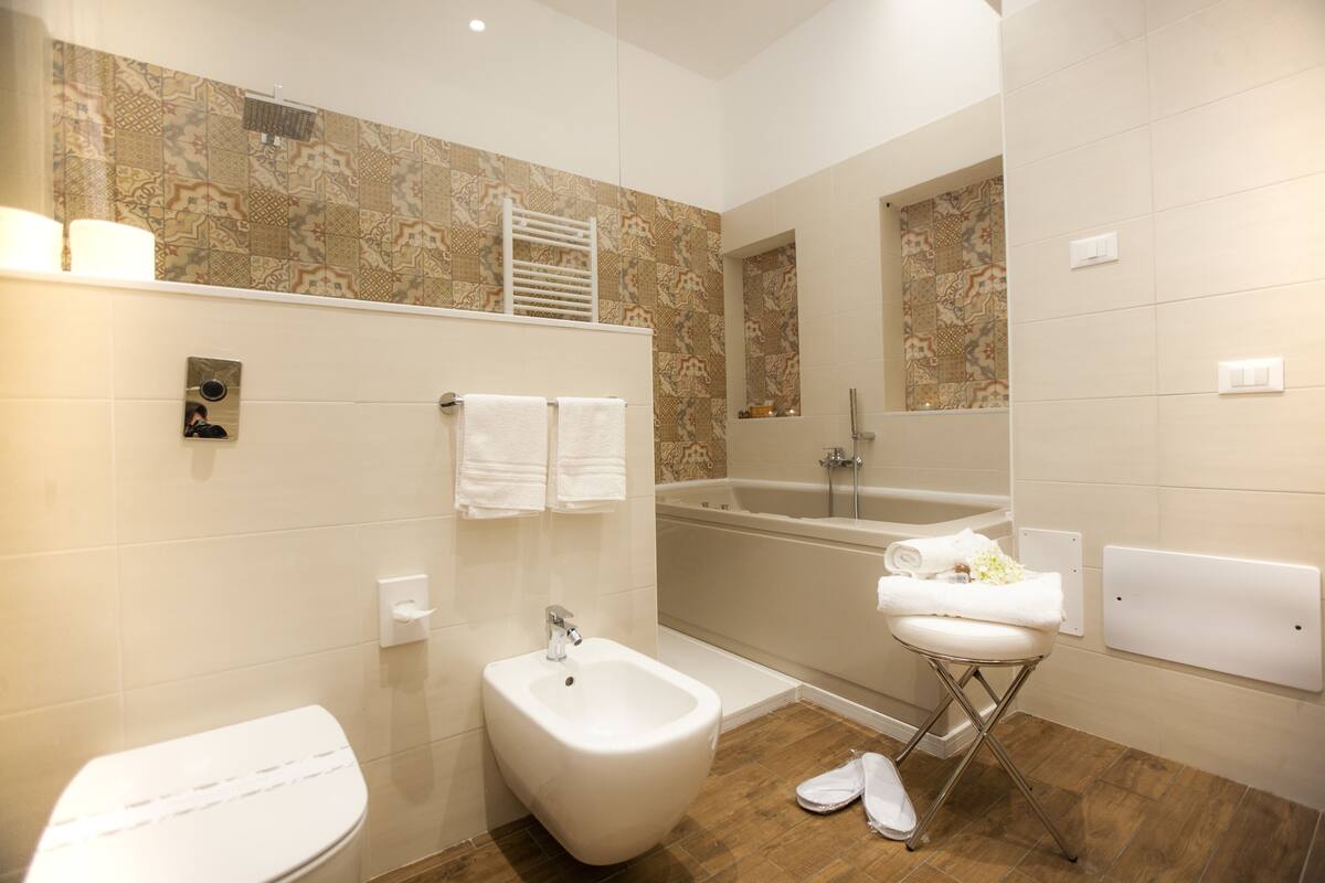 junior suite | bathroom | shower, free toiletries, hair dryer, bidet