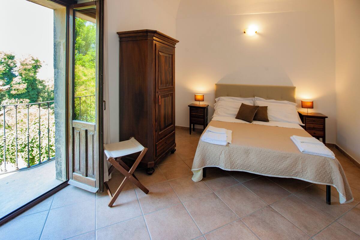 9 bedrooms, down comforters, Select Comfort beds, minibar