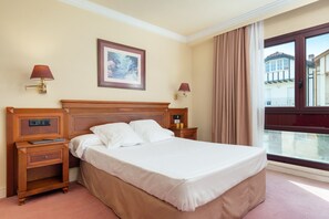 Double Room Single Use | Premium bedding, down comforters, minibar, desk - Hospedium Hotel Sky Blu Loiu (Loiu)