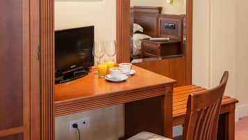 Premium bedding, down duvets, minibar, desk