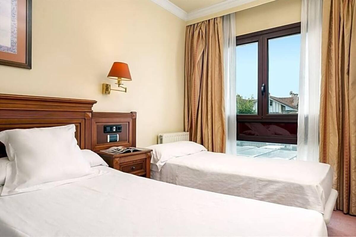 Hochwertige Bettwaren, Daunenbettdecken, Minibar, Schreibtisch