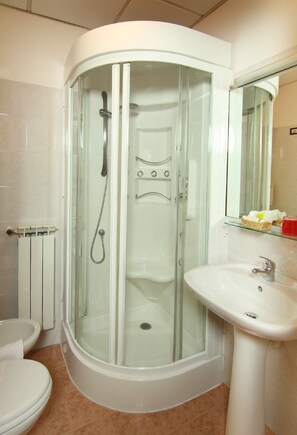 Bathroom shower - Albergo al Viale (Trieste)