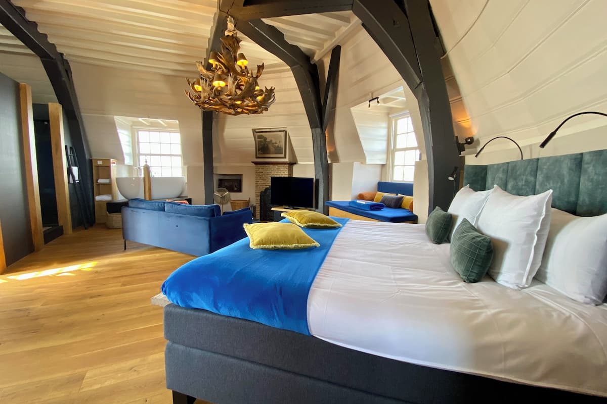 romantic tower suite, panorama view, second floor (room 1001, main building) | 1 bedroom, premium bedding, pillow-top beds, in-room safe