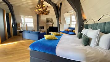 Romantic Tower Suite, Panorama view, Second Floor (Room 1001, main building) | 1 bedroom, premium bedding, pillowtop beds, in-room safe