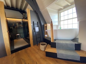 Romantic Tower Suite, Panorama view, Second Floor (Room 1001, main building) | Badezimmer